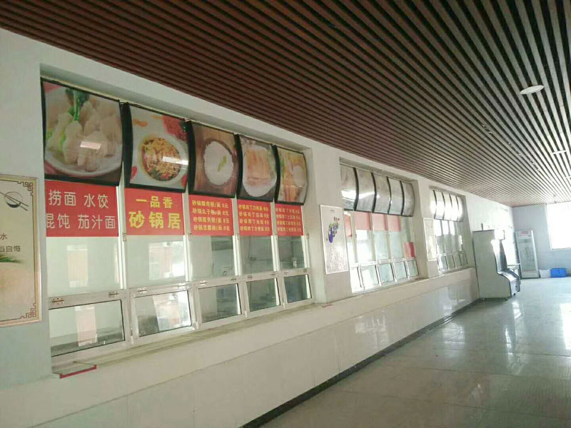 郑州长城科技中等专业学校校园餐厅内部环境