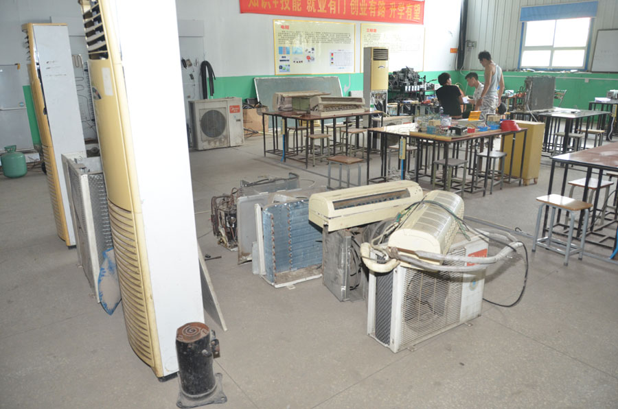郑州长城科技中等专业学校专门家电及制冷维修实训场地