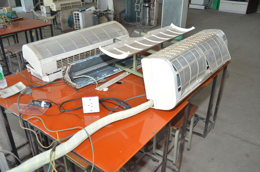 郑州长城科技中等专业学校制冷维修设备空调。